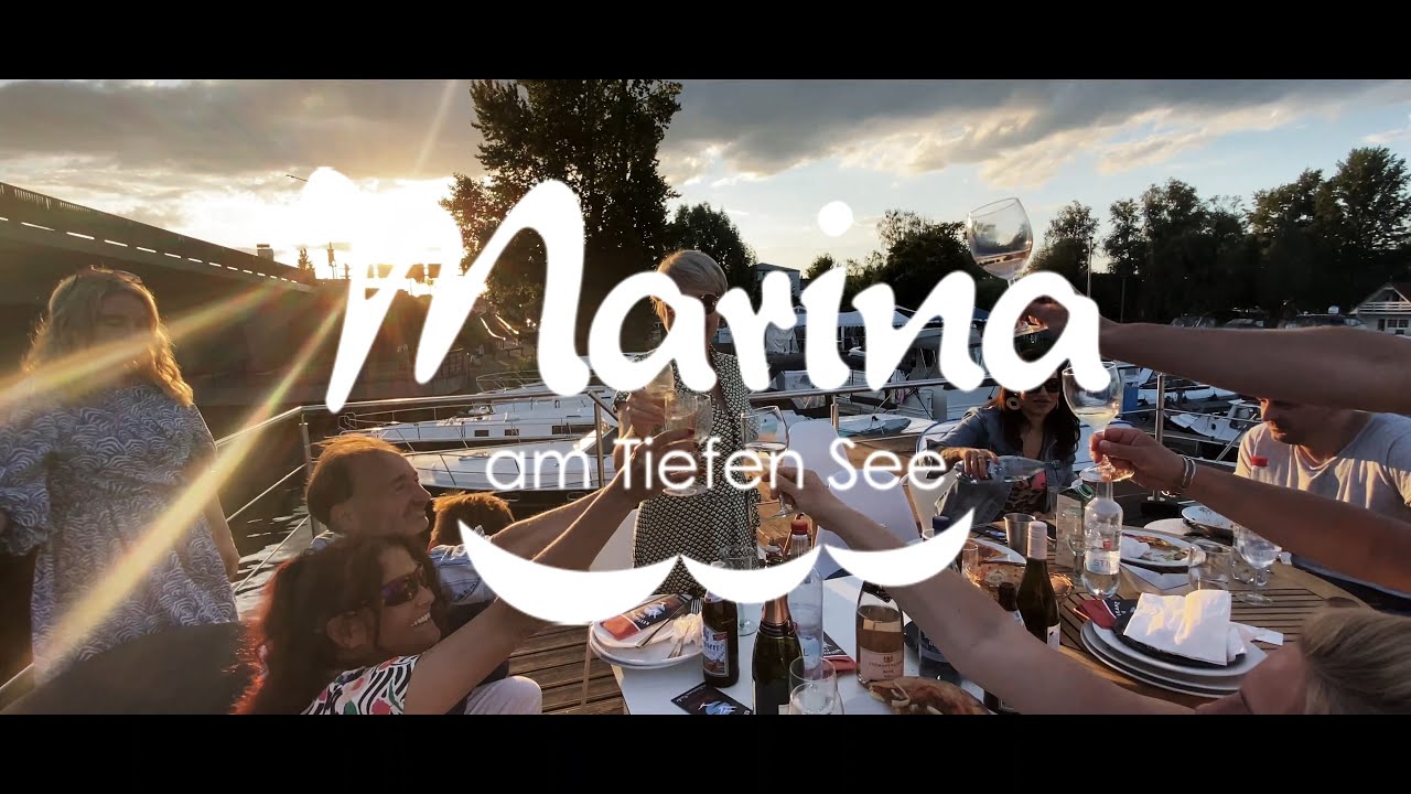 Marina am Tiefen See bei Sonnenuntergang
